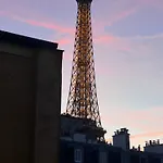 Eiffel Tower View Haussmanian Charm 2Min Walk From The Eiffel Tower Gardens