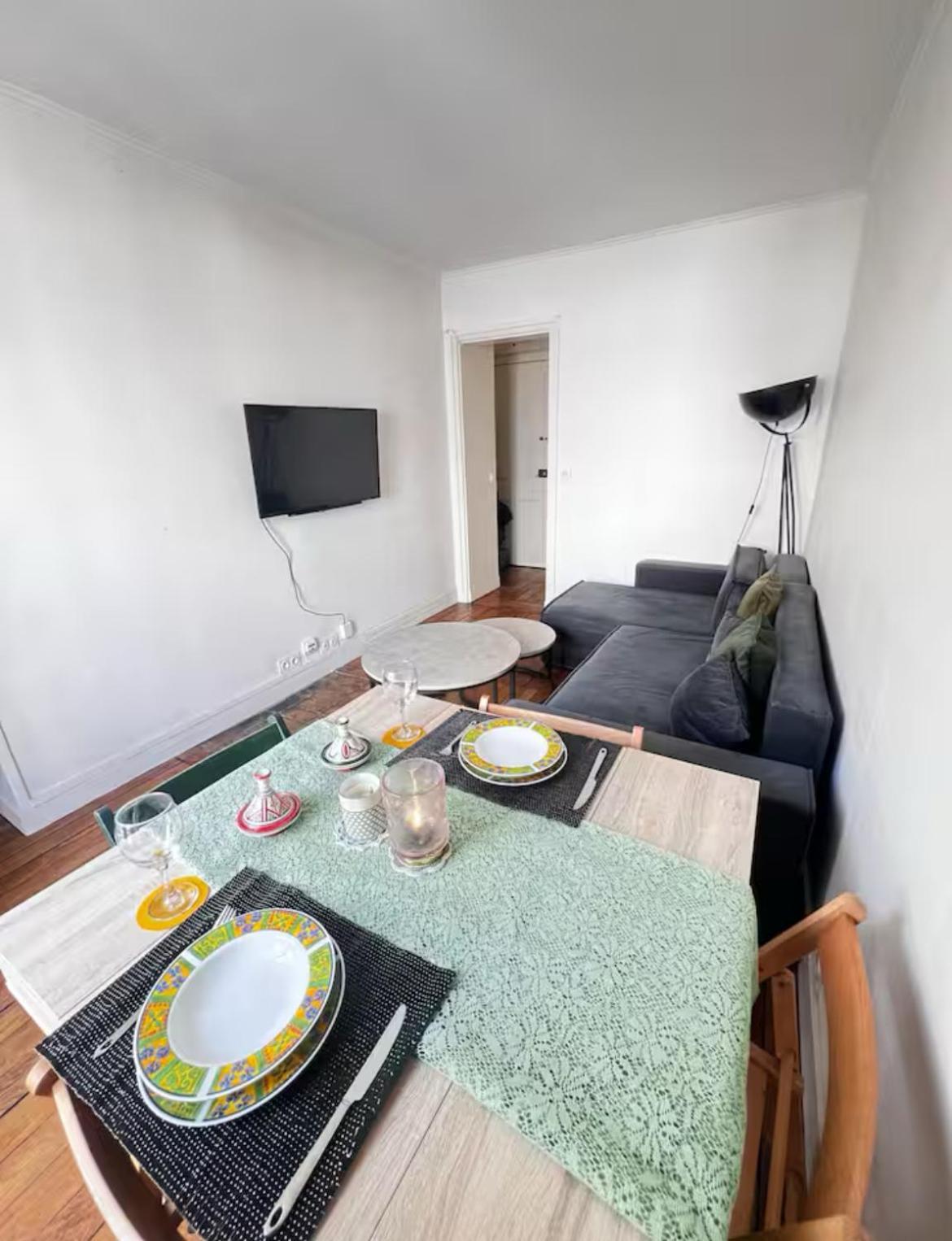 Eiffel Tower View Haussmanian Charm 2min Walk From The Eiffel Tower Gardens Apartment