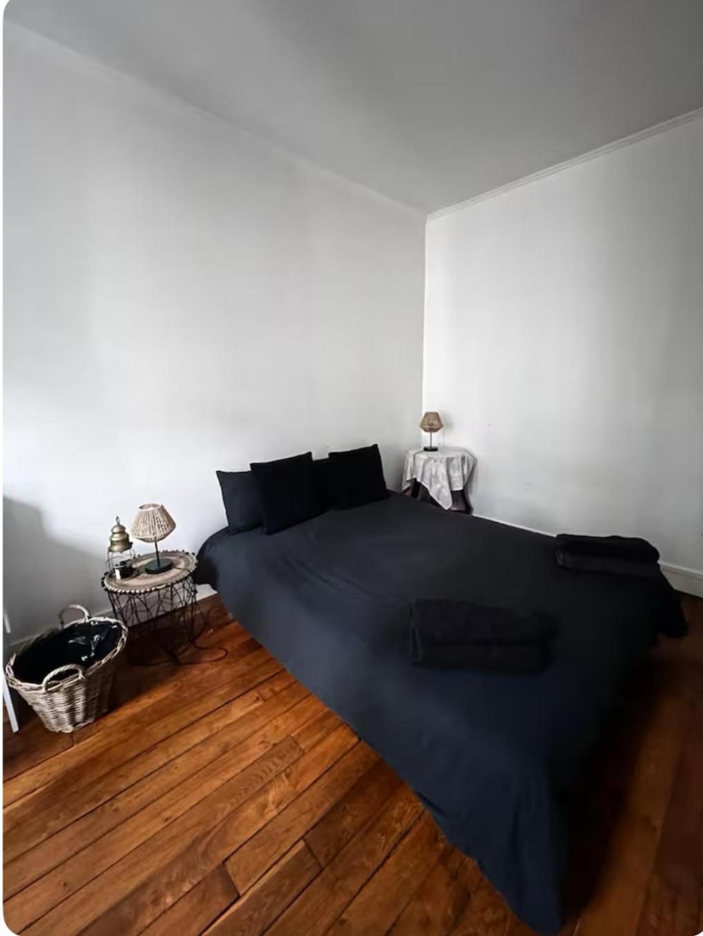 Eiffel Tower View Haussmanian Charm 2min Walk From The Eiffel Tower Gardens Apartment
