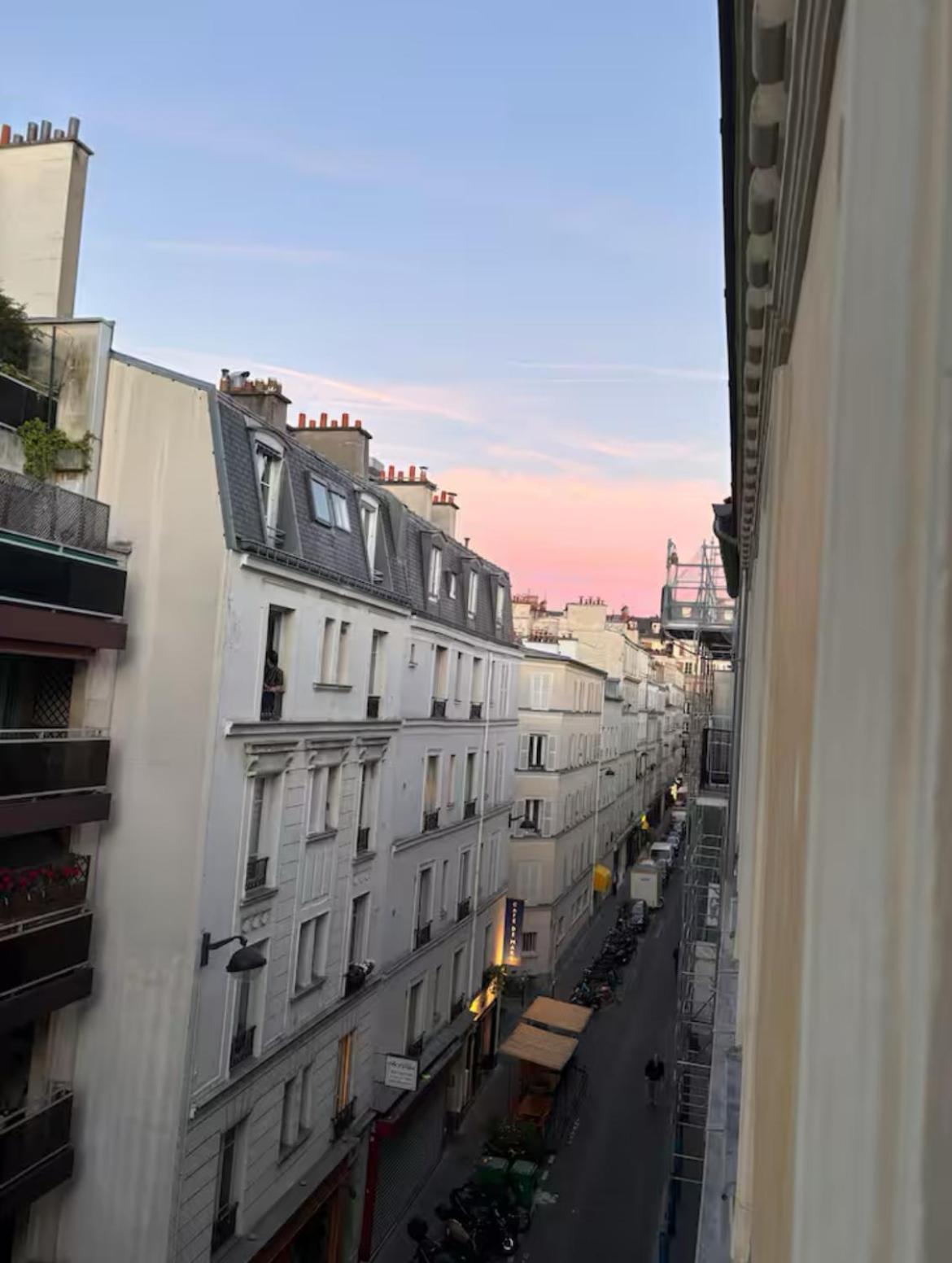 Eiffel Tower View Haussmanian Charm 2min Walk From The Eiffel Tower Gardens